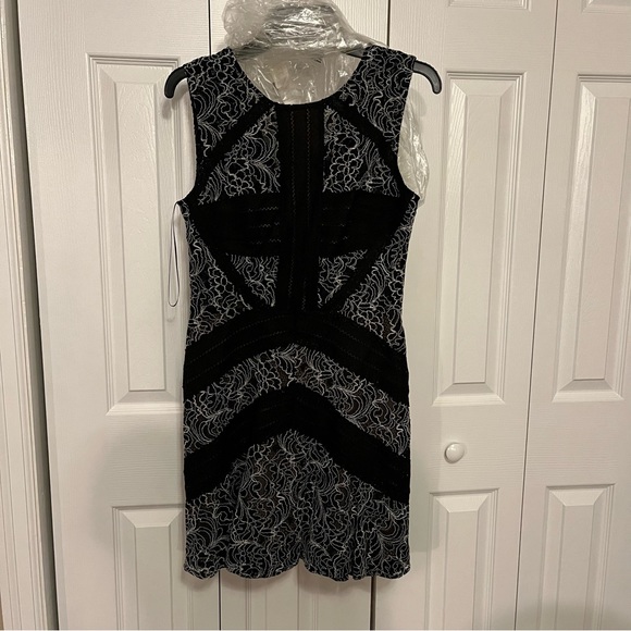BCBGMaxAzria Dresses & Skirts - Lace illusion sleeveless cocktail dress